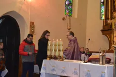 Wolontariusze odbierają certyfikaty 18.12.2016